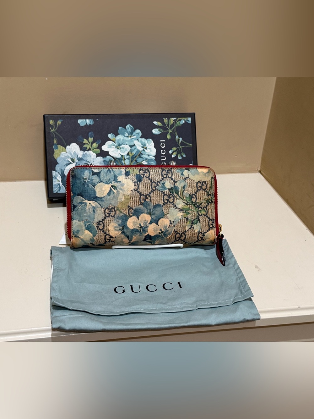 Gucci Beige GG Floral Blooms Zippy Wallet w/box dustbag cards